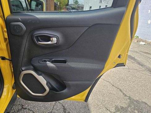 Used 2015 Jeep Renegade Latitude w/ Popular Equipment Group AWD/4WD image 27