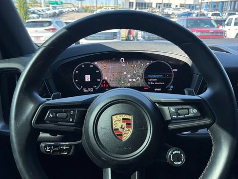 Used 2024 Porsche Cayenne AWD/4WD image 16