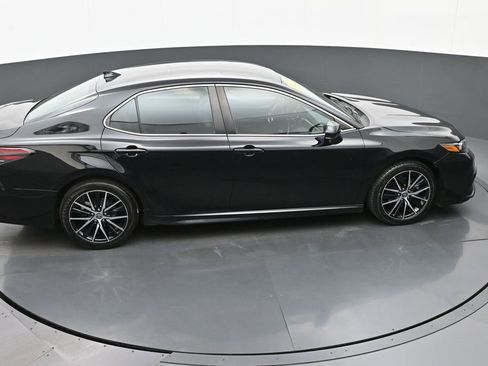 Used 2021 Toyota Camry SE image 30