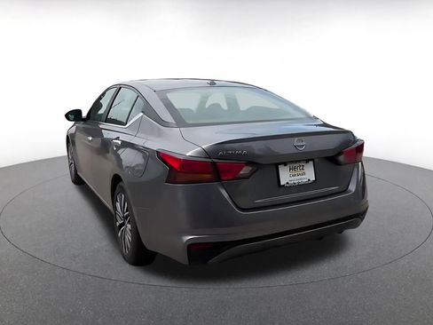 Used 2025 Nissan Altima 2.5 SV FWD image 11