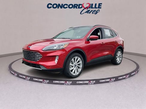 Used 2022 Ford Escape Titanium w/ Titanium Elite Package AWD/4WD image 3