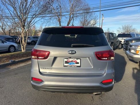 Used 2020 Kia Sorento LX image 4