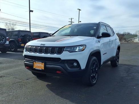 Used 2024 Jeep Compass Trailhawk image 7