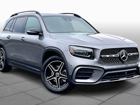 Used 2025 Mercedes-Benz GLB 250 4MATIC image 3