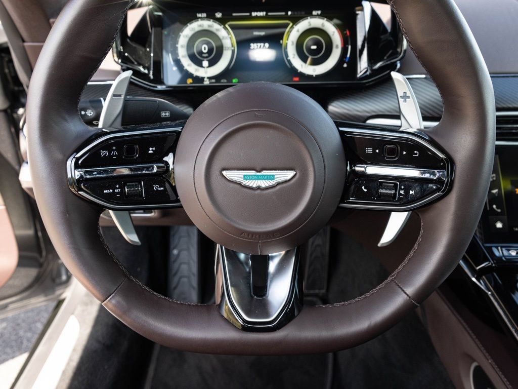 Used 2025 Aston Martin V8 Vantage Coupe RWD image 31