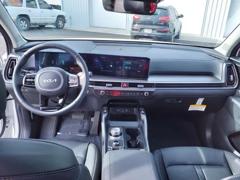 Used 2025 Kia Sorento EX w/ EX Panoramic Sunroof Package image 27