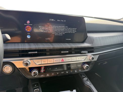 Used 2024 Kia Telluride EX w/ EX Captain's Chair Package image 12