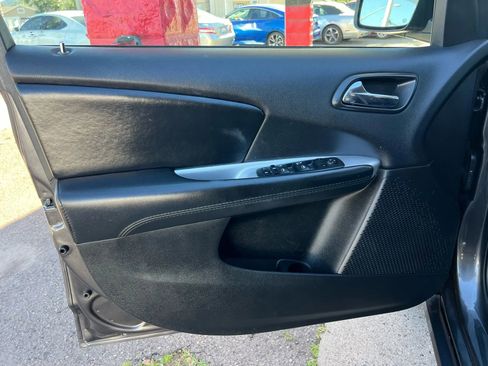 Used 2017 Dodge Journey SE image 14