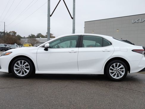 Used 2023 Toyota Camry LE image 2