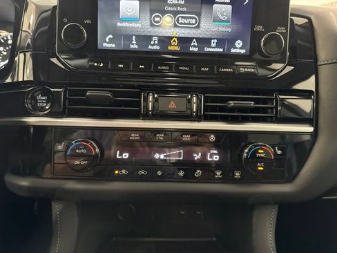 Used 2025 Nissan Pathfinder SL w/ SL Premium Package AWD/4WD image 29