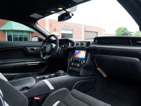 Used 2021 Ford Mustang Shelby GT500 w/ Carbon Fiber Track Pack RWD image 39