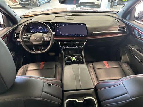 Used 2024 Chevrolet Traverse RS image 15