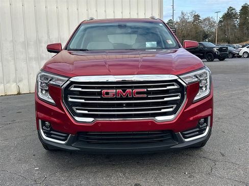 Used 2023 GMC Terrain SLT w/ Tech Package image 3