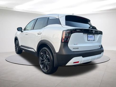 New 2026 Nissan Kicks SR w/ SR Premium Package AWD/4WD image 3