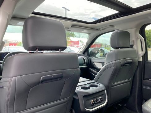 Used 2025 Ford Expedition Active AWD/4WD image 32