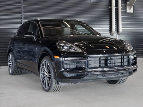 Certified 2022 Porsche Cayenne Turbo image 7