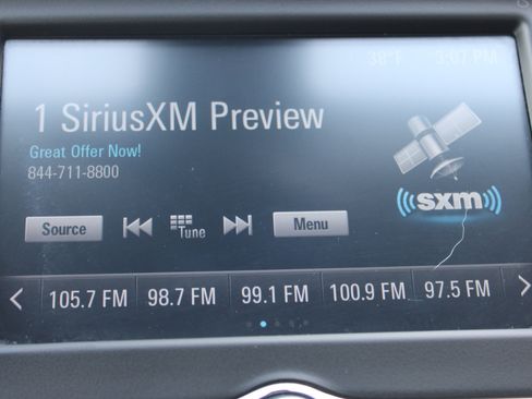 Used 2017 Chevrolet Malibu LT image 32