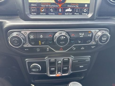 Used 2022 Jeep Gladiator Overland image 11