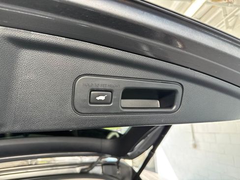 Used 2023 Acura MDX w/ Technology Package AWD/4WD image 11