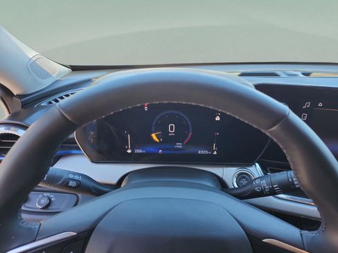 Used 2025 Chevrolet Trax LT w/ Driver Confidence Package image 11