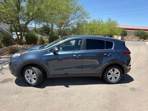 Used 2019 Kia Sportage LX AWD/4WD image 2