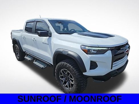 Used 2025 Chevrolet Colorado ZR2 w/ Technology Package image 3