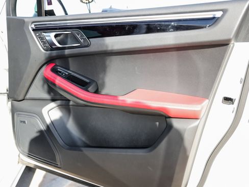 Certified 2020 Porsche Macan S image 28