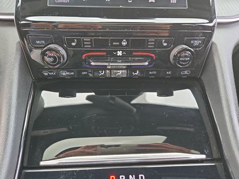 Used 2023 Jeep Grand Cherokee L Laredo image 20