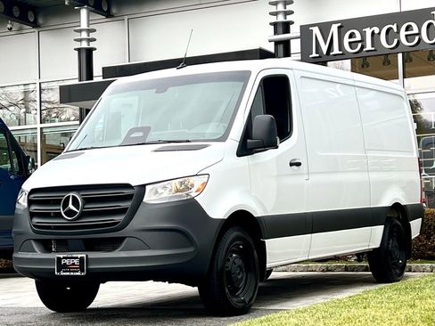 Used 2025 Mercedes-Benz Sprinter 2500 image 3