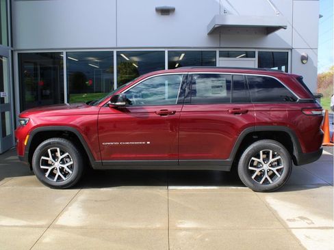 New 2025 Jeep Grand Cherokee Limited w/ Trailer Tow Package image 5