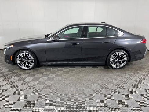 Used 2026 BMW i5 eDrive40 w/ Premium Package image 12