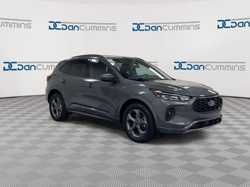 Used 2023 Ford Escape ST-Line Select w/ Tech Pack #1 AWD/4WD image 2