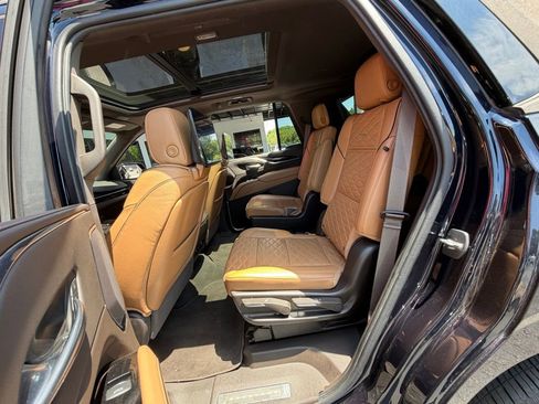 Used 2021 Cadillac Escalade Premium Luxury w/ LPO, Illumination Package AWD/4WD image 33