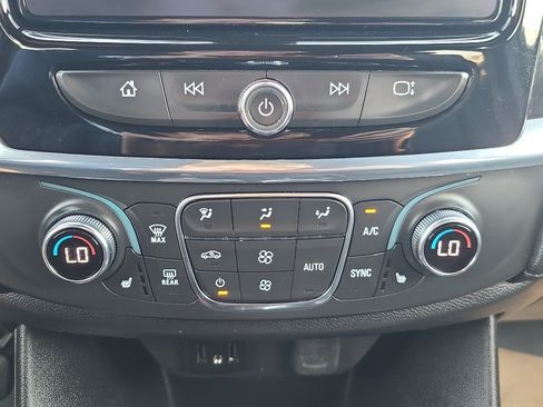 Used 2023 Chevrolet Traverse LT AWD/4WD image 21