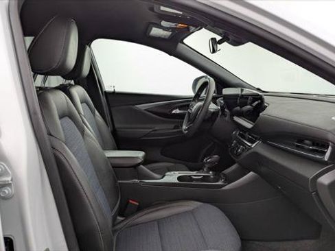 Used 2025 Buick Envista Preferred FWD image 21