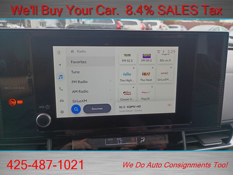 Used 2025 Toyota Sienna LE FWD image 38