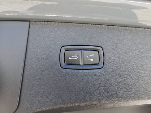 Certified 2025 Porsche Cayenne Coupe AWD/4WD image 28