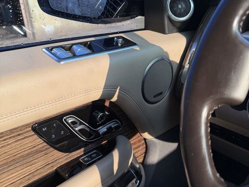 Used 2019 Land Rover Range Rover HSE image 16