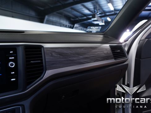 Used 2021 Volkswagen Atlas Cross Sport SE w/ 20" Black Wheels Package image 39