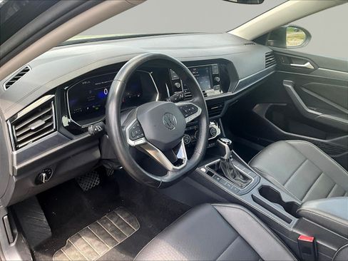 Used 2024 Volkswagen Jetta SE FWD image 19