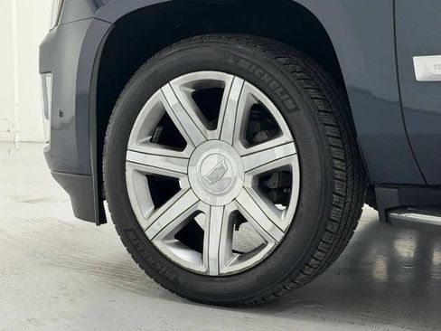 Used 2019 Cadillac Escalade Luxury RWD image 46