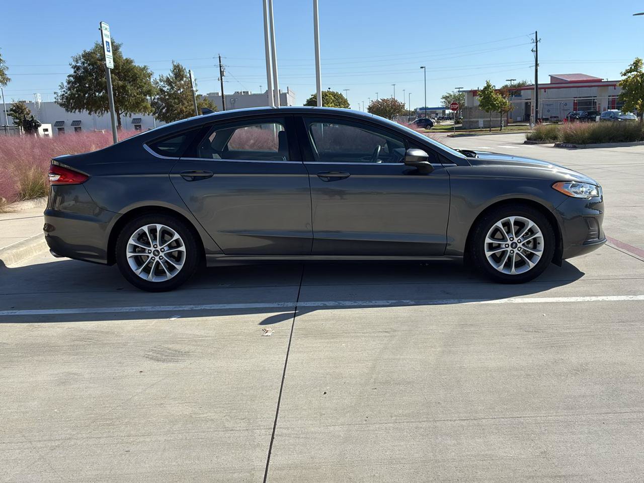 Used 2020 Ford Fusion SE FWD image 5