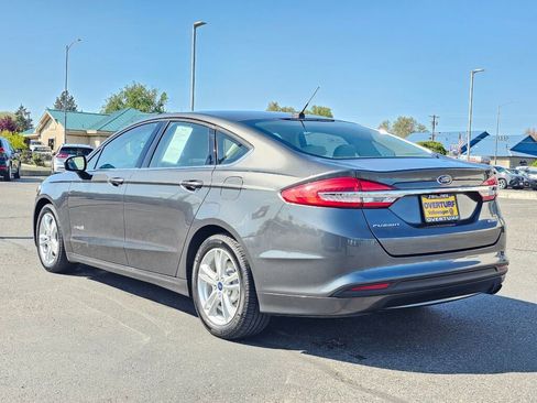 Used 2018 Ford Fusion SE image 4