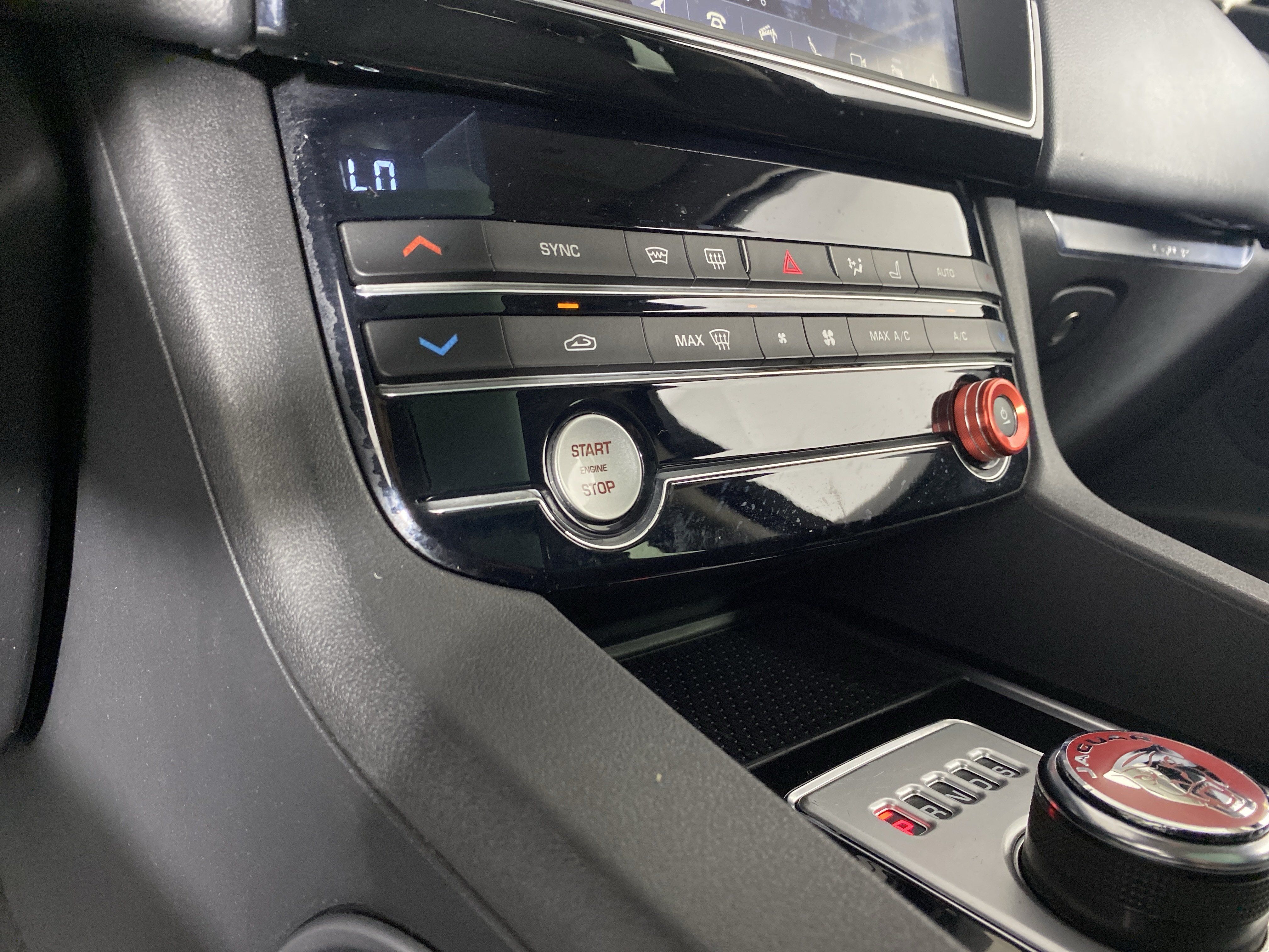 Used 2020 Jaguar F-PACE Premium AWD/4WD image 27