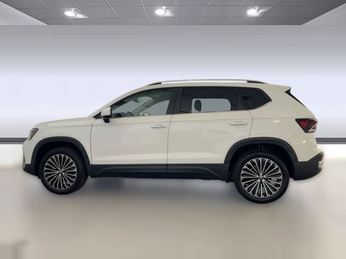 New 2026 Volkswagen Taos SE image 2