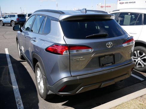 Certified 2022 Toyota Corolla Cross LE w/ Moonroof Package image 5