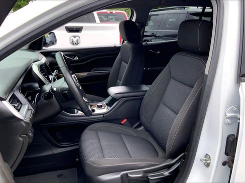 Used 2022 GMC Acadia SLE w/ Elevation Edition image 7