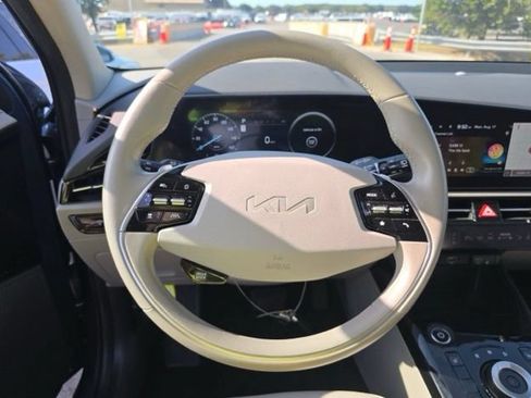 Certified 2023 Kia Niro Wind FWD image 9