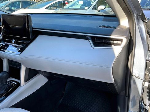 Certified 2024 Toyota Corolla Cross L image 17