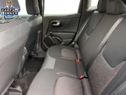 Used 2023 Jeep Renegade Latitude AWD/4WD image 14